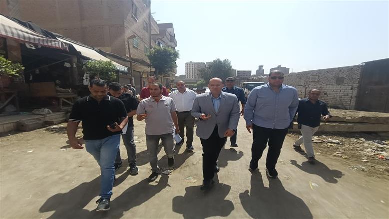 نائب محافظ الجيزة يتابع معدلات تنفيذ مشروع الصرف الصحي بمنطقة المتربة في بشتيل 