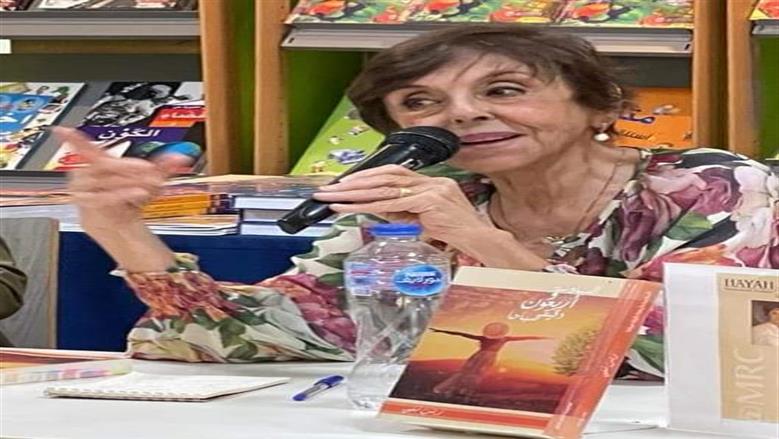 زينب شفيق.. سيدة أصدرت كتابها الأول بعد الثمانين وتغني في كورال المسنين