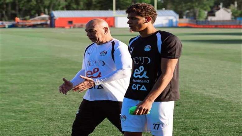 نجم الأهلي ينافس هيثم حسن في تشكيل منتخب مصر.. واجتماع للعميد مع المهاجمين