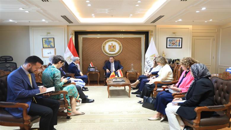 وزير التعليم العالي يستقبل وفداً رومانياً لبحث التعاون مع «المنظمة الفرانكفونية»