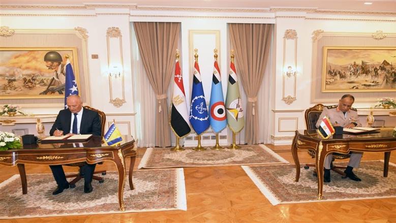 مصر والبوسنة توقعان اتفاق تعاون في مجال الدفاع (صور)