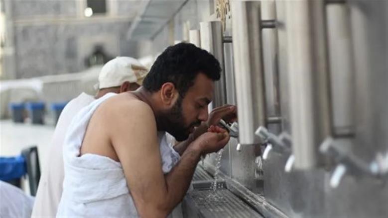 ماء زمزم.. سر البئر التي لم ينضب ماؤها منذ آلاف السنين