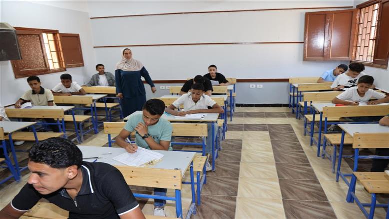 «رحى اسم آلة».. نموذج حل امتحان العربي للصف الثالث الإعدادي بالفيوم كاملا