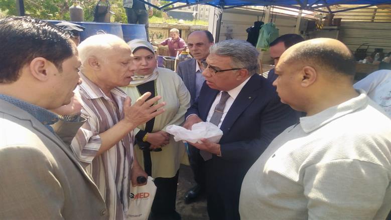 محافظ الدقهلية يكلف بصرف علاج لأحد كبار السن ويوجه بتخصيص نافذة موحدة