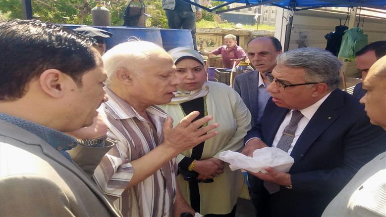 محافظ الدقهلية يكلف بصرف علاج لمريض