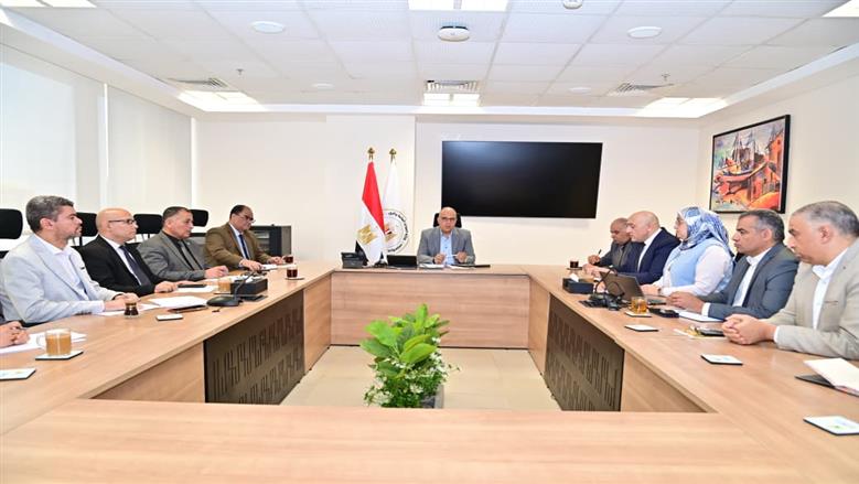 وزير الري يتابع المخطط الزمني للمشروع القومي لتأهيل المنشآت المائية