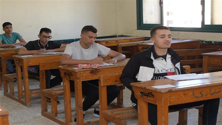 أجواء هادئة في لجان امتحانات الشهادة الإعدادية في أسيوط باليوم الثالث 