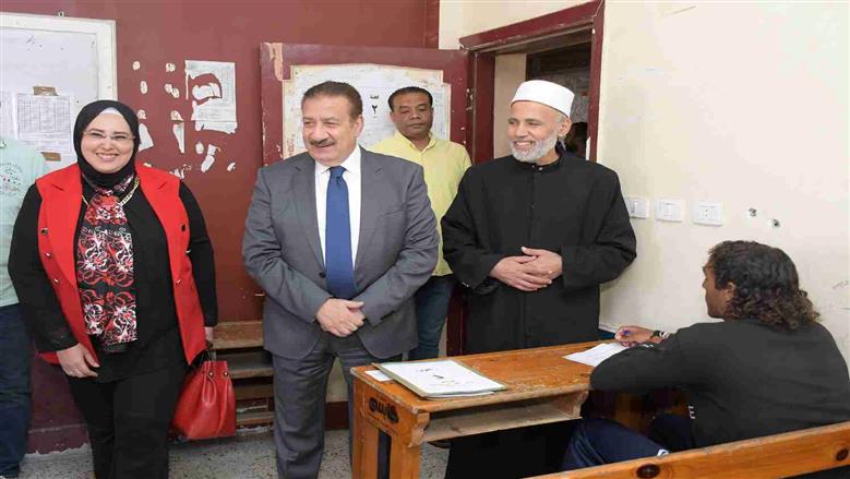 محافظ بورسعيد يشدد على توفير الأجواء المناسبة لطلاب الثانوية الأزهرية
