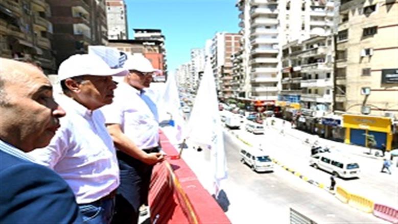 «يربط المحاور الطولية في الإسكندرية».. رئيس الوزراء يتفقد أعمال إنشاء محور محمد نجيب