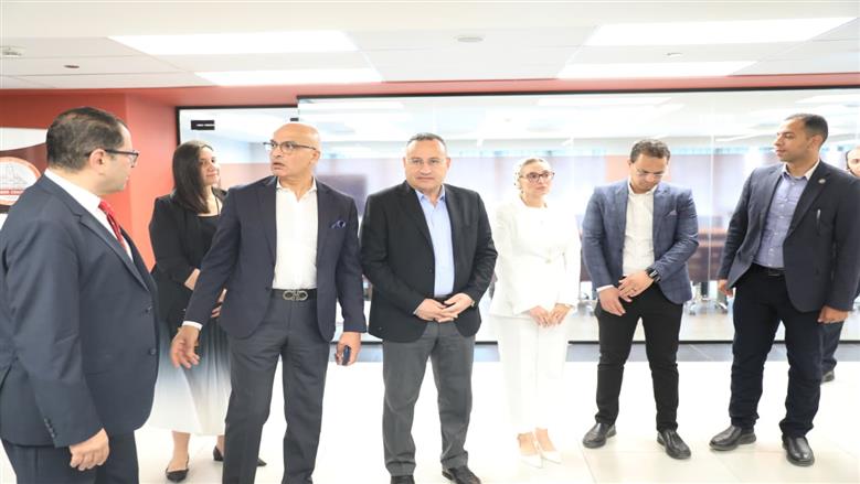 وزير التعليم العالي يتفقد مشروعات خدمية بجامعة عين شمس: مستمرون في تحقيق أهداف التنمية