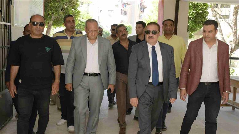 محافظ بورسعيد يتفقد مدرسة