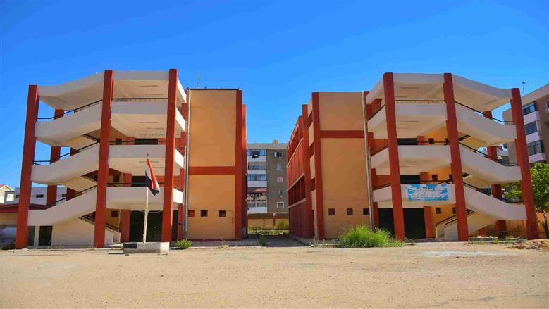 محافظ بورسعيد يتفقد مدرسة