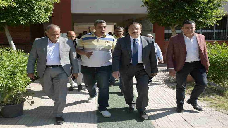 محافظ بورسعيد يتفقد مدرسة