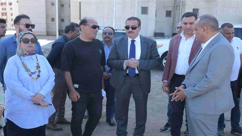 محافظ بورسعيد يتفقد مدرسة