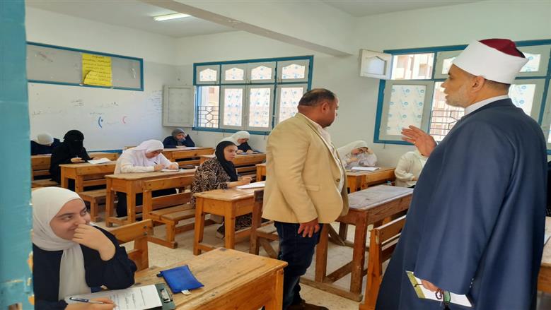رئيس المنطقة الأزهرية بالدقهلية يطمئن طلاب الثانوية:  «مفيش مجهود هيضيع»