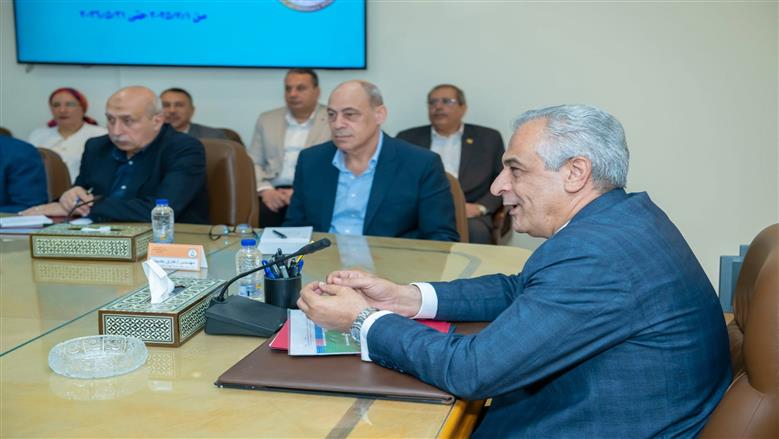 وزير الدولة للإنتاج الحربي يتابع مؤشرات الأداء للشركات والوحدات التابعة