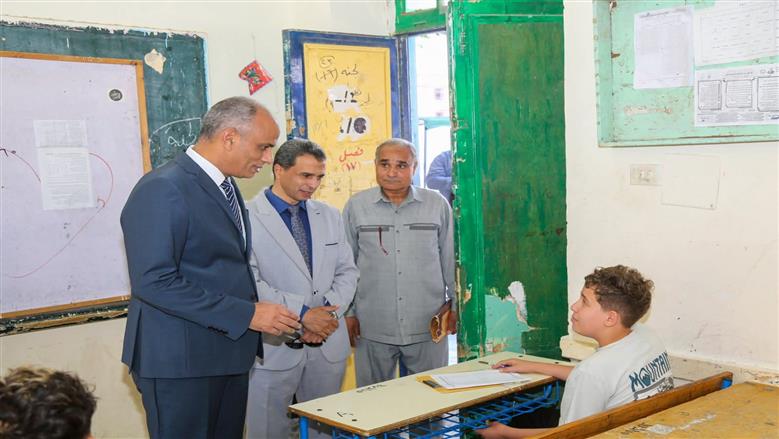 محافظ كفرالشيخ يوجه بتوفير الإنارة الجيدة داخل لجان امتحانات الشهادة الإعدادية