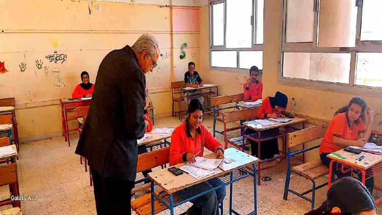ارتياح بين طلاب الإعدادية بالبحر الأحمر بعد أداء امتحان الهندسة في أجواء هادئة