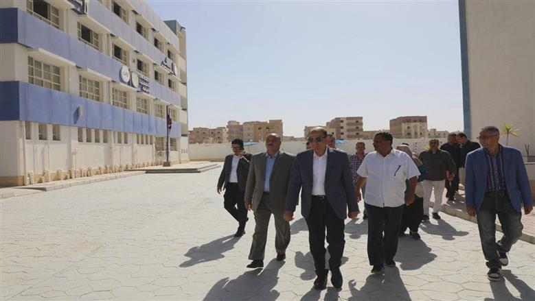 محافظ المنيا يتفقد لجان امتحانات الدبلومات الفنية والمدارس التكنولوجية التطبيقية
