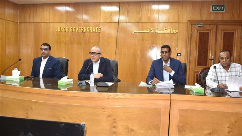 عقد محافظ الأقصر لقاء اليوم المفتوح مع المواطنين واستمع لأكثر من 100 طلب وشكوى