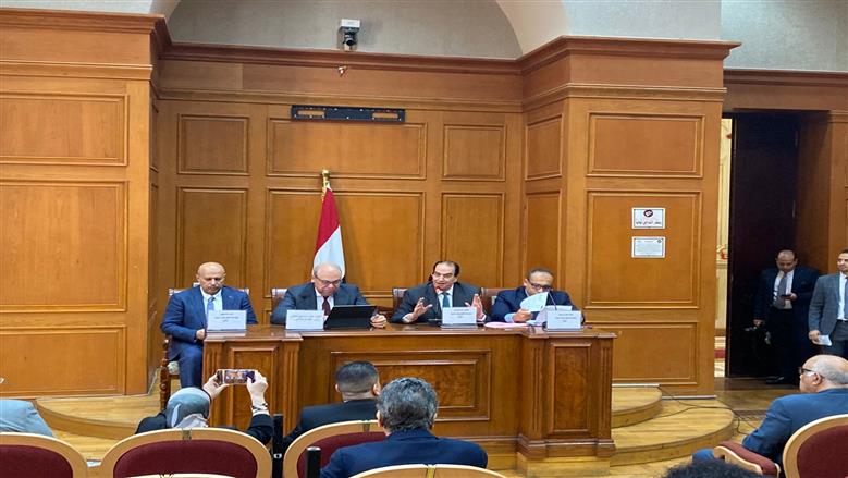 وزير الطيران يستعرض أمام «إسكان الشيوخ» ملامح الرؤية الاستراتيجية لتطوير القطاع
