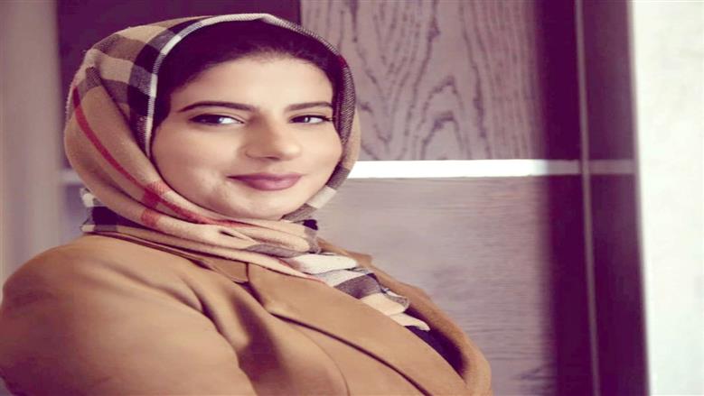 «راوية أبوخشيم» صحفية ليبية منعت من دخول مناطق الاشتباك بحجة أنها امرأة: الحرب لا تفرق بين مدني وصحفي