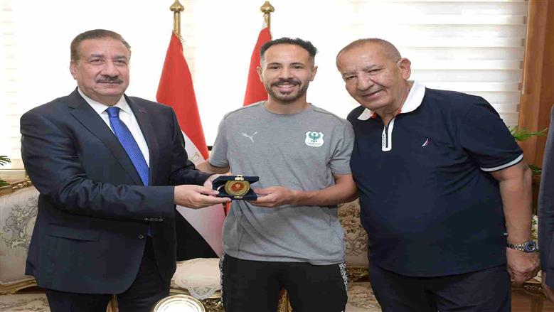 محافظ بورسعيد يستقبل لاعبين ومجلس اداره المصري