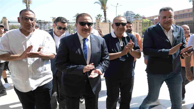 محافظ بورسعيد يستقبل لاعبين ومجلس اداره المصري