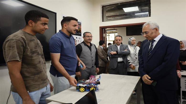 افتتاح معرض مشروعات تطبيقات الذكاء الاصطناعي لطلاب «المنيا الأهلية»