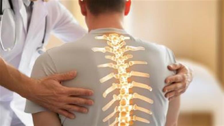 جراحة نادرة في العمود الفقري تنهي معاناة شاب هندي.. عودة الحركة