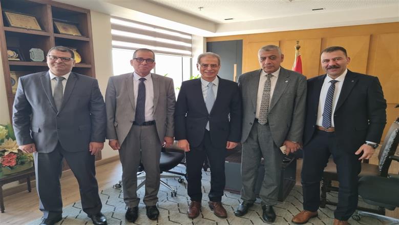قيادات كهرباء الاسكندرية خلال مناقشة الموازنة