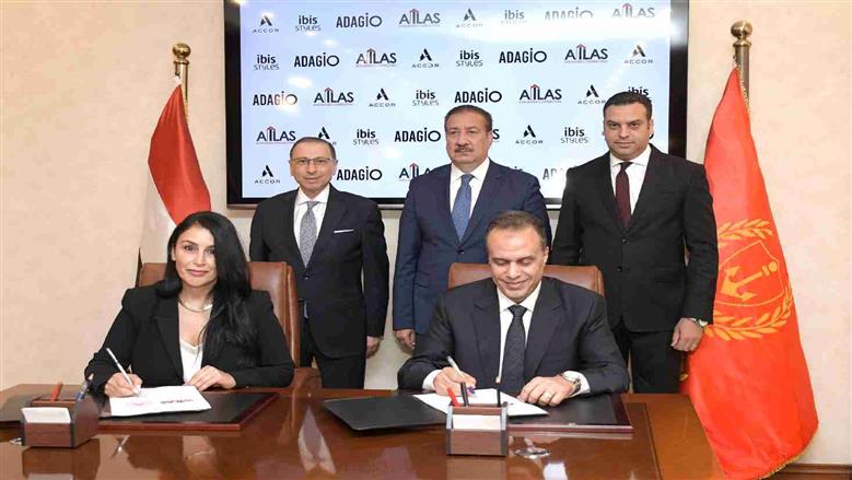 محافظ بورسعيد يشهد توقيع اتفاقية لإقامة مشروع فندقي عالمي بقرية «مرحبا»
