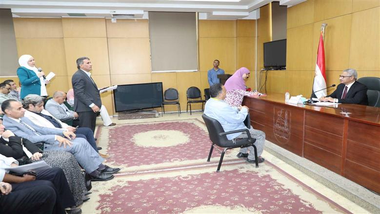 محافظ بني سويف يوجه بحلول عاجلة لشكاوى المواطنين خلال اللقاء المفتوح