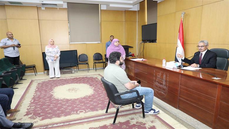 محافظ بني سويف يوجه بحلول عاجلة لشكاوى المواطنين خلال اللقاء المفتوح