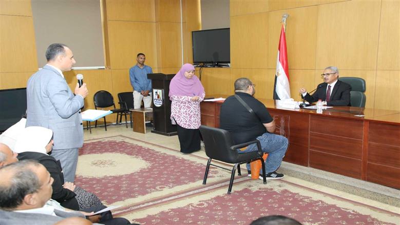 محافظ بني سويف يوجه بحلول عاجلة لشكاوى المواطنين خلال اللقاء المفتوح