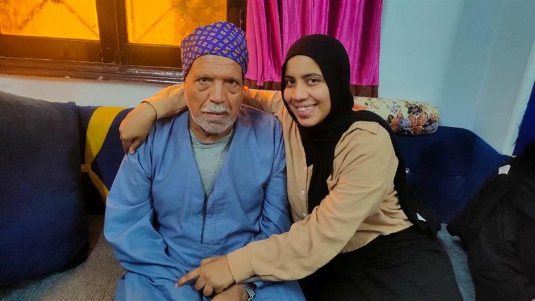 وسط فرحة أسرتها.. «هناء» ابنة أسيود الأولى على الجمهورية في الدبلومات الفنية الصناعية: «حلمي أدخل كلية حاسبات ومعلومات»