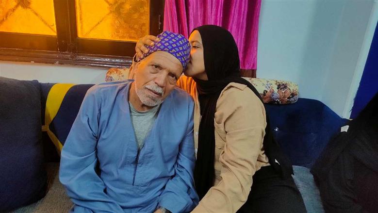 وسط فرحة أسرتها.. «هناء» ابنة أسيود الأولى على الجمهورية في الدبلومات الفنية الصناعية: «حلمي أدخل كلية حاسبات ومعلومات»