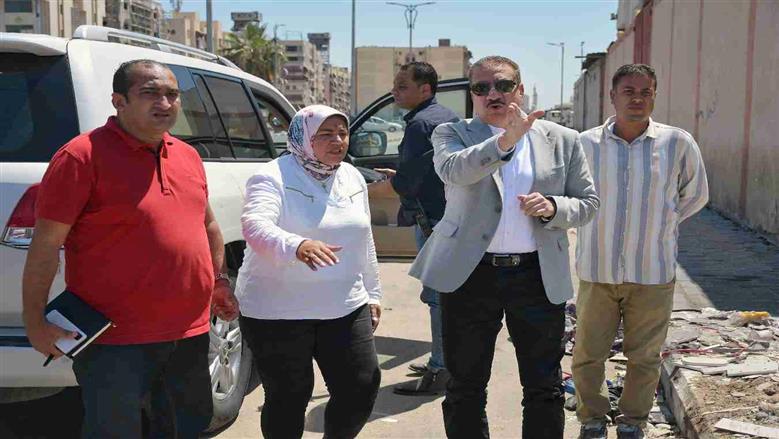 محافظ بورسعيد يتفقد حي المناخ