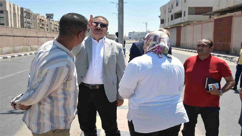 محافظ بورسعيد يتفقد حي المناخ