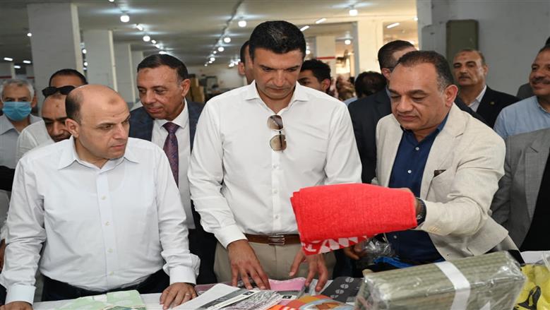 وزير الصناعة ومحافظ الغربية يتفقدان 3 مصانع متخصصة في الغزل والنسيج