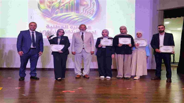 طلاب زراعة بنها يبتكرون بلاستيكًا حيويًا صديقًا للبيئة من حشرة الجندي الأسود وبكتيريا نافعة
