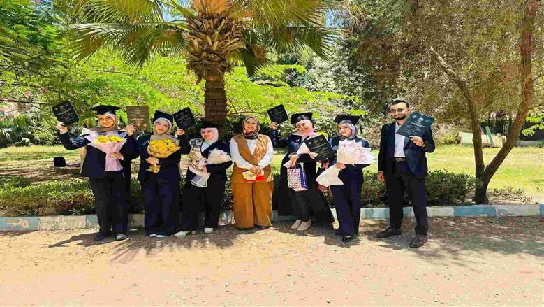 طلاب زراعة بنها يبتكرون بلاستيكًا حيويًا صديقًا للبيئة من حشرة الجندي الأسود وبكتيريا نافعة