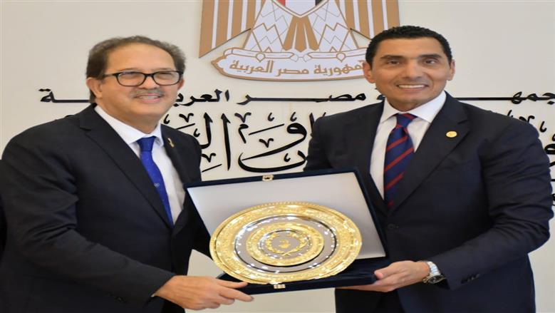جوهر نبيل وزير الشباب والرياضة مع رئيس الأنوكا