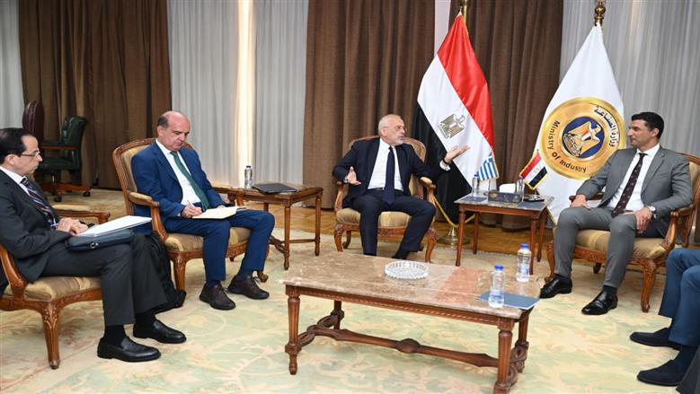 وزير الصناعة وسفير اليونان