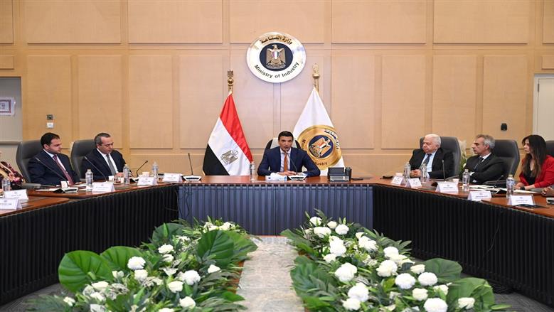 وزير الصناعة يطلق ورشة عمل «شمس الصناعة» لتركيب 1000 ميجاوات طاقة شمسية فوق أسطح المصانع