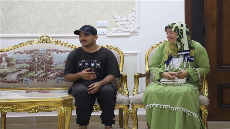 محافظ شمال سيناء يقدم دعم للسيدة