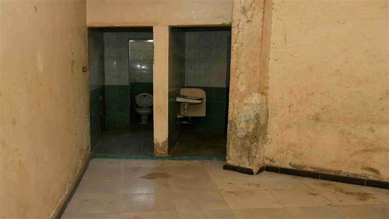 محافظ بورسعيد يتفقد مبانى لاعاده استغلالها