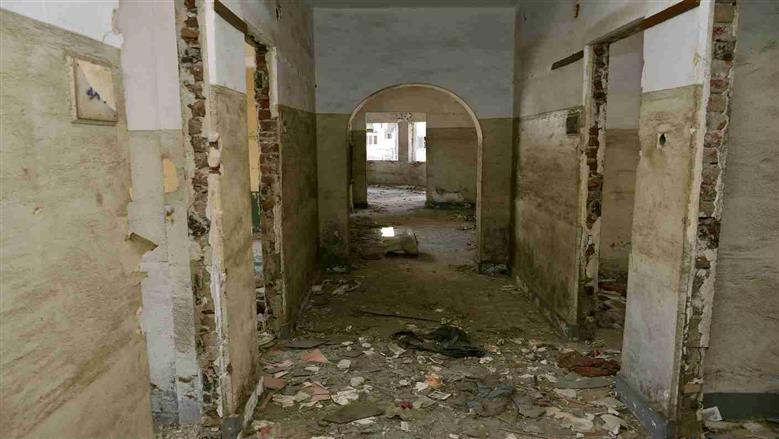 محافظ بورسعيد يتفقد مبانى لاعاده استغلالها