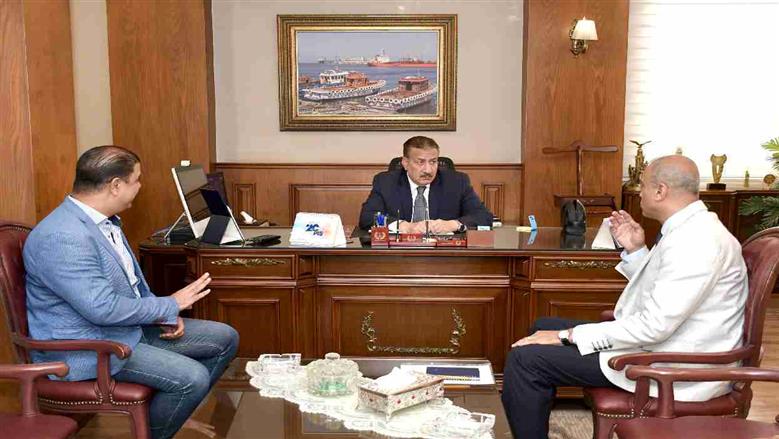 محافظ بورسعيد يبحث تطوير مكتبة الطفل بحي الضواحي والارتقاء بالأنشطة الثقافية