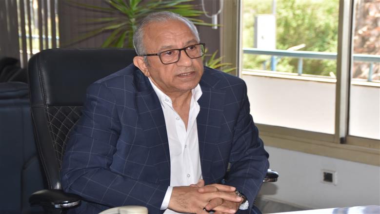رئيس قطاع الفنون التشكيلية يناقش استعدادات الموسم الفني الجديد